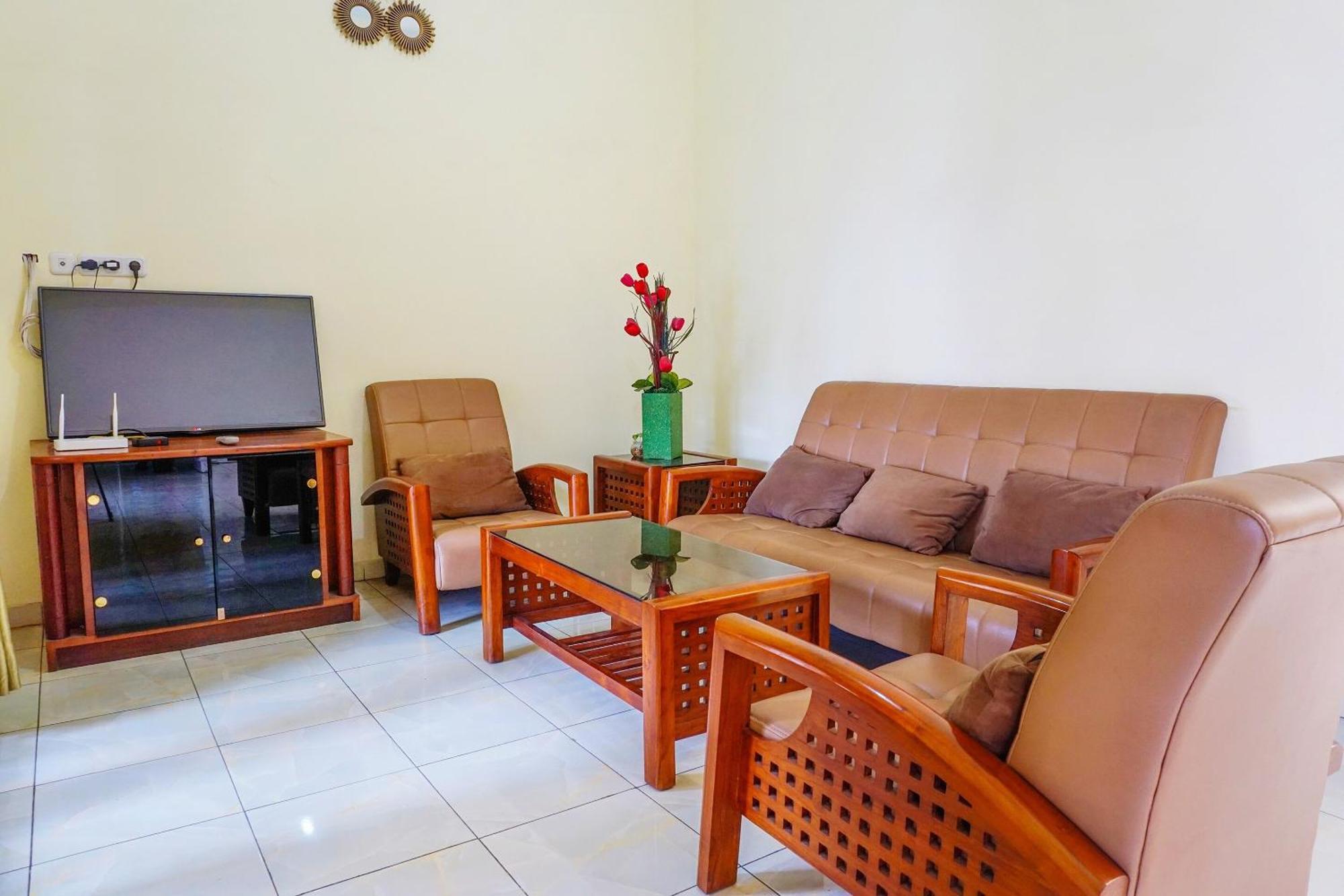 Super Oyo Flagship 90723 Berlima Guest House Syariah Malang Exterior foto